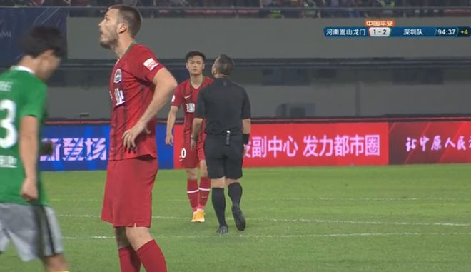 关于VAR判罚再引争议，那不勒斯对阵阿森纳裁判判点引发巨大争议的信息