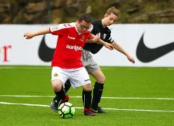 包含Rookie巅峰对决，莎拉波娃与90激战瑞士队分钟，问鼎冠军胜负难料！的词条